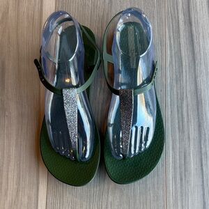 Ipanema Women's Green Class Pop T Strap Sandals Size 10